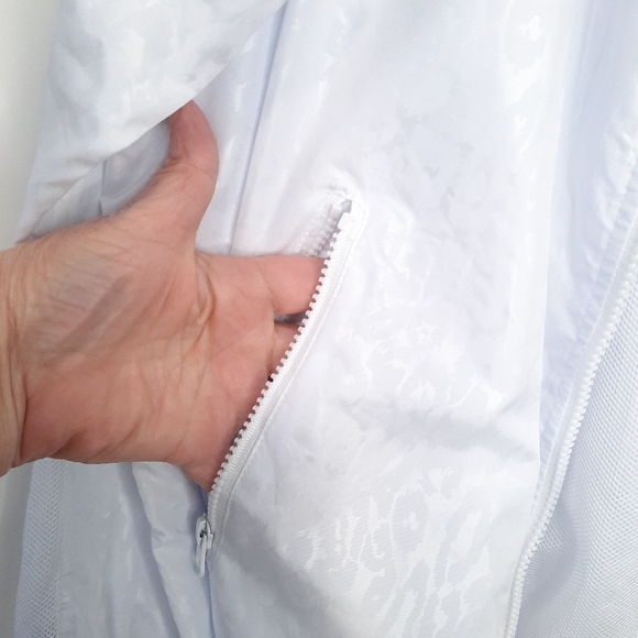 Zyia Activewear White Mesh Lined Jacket Hooded Thumb Holes Womens Size XLarge - Picture 5 of 16